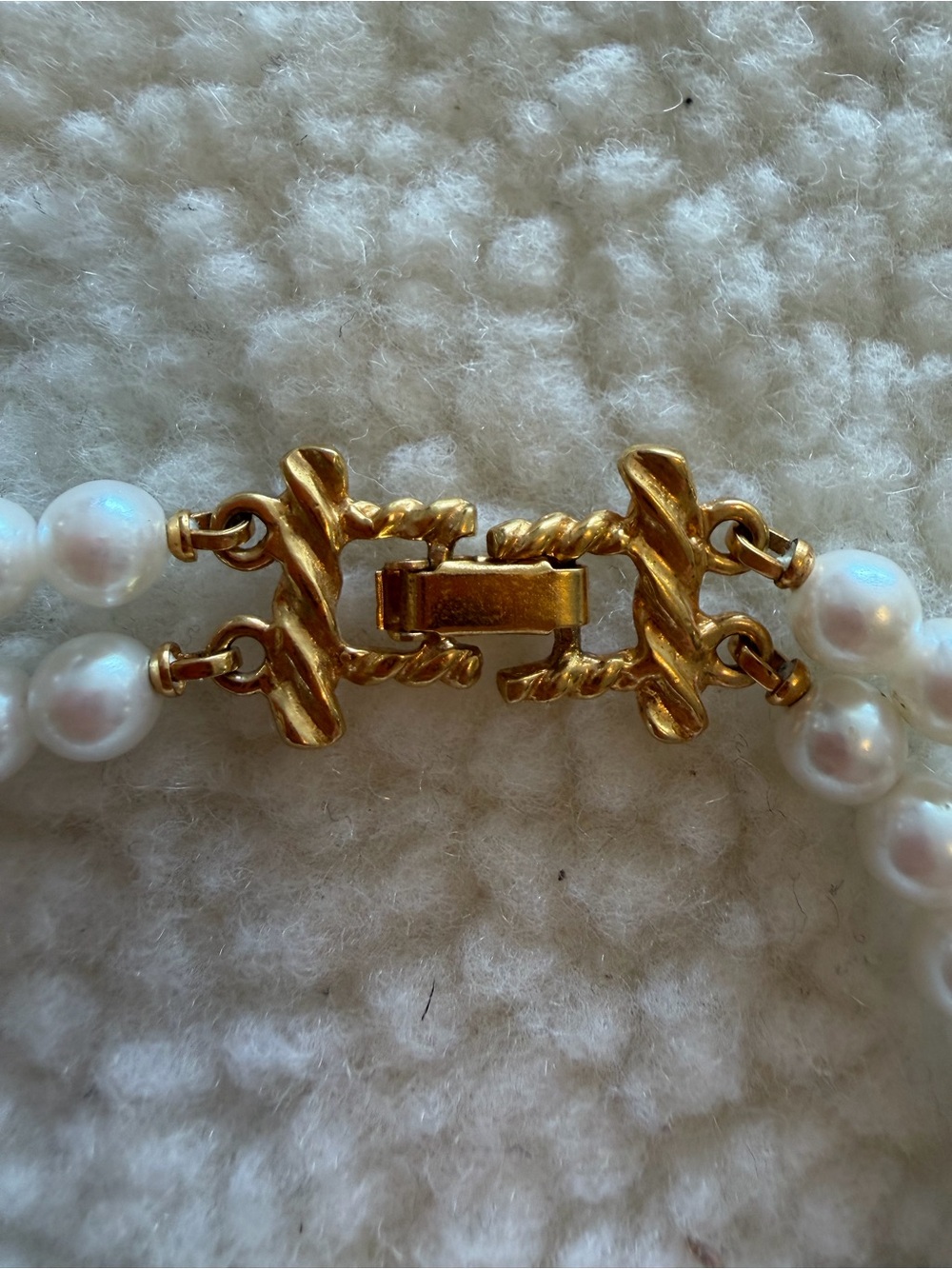 Vintage Double Strand Faux Pearl Bracelet Gold Tone Decorative Clasp 7” - Picture 3 of 3
